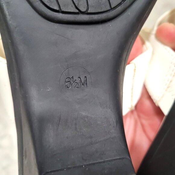 Marc Fisher Womens White Strappy Sandals with Gold Chain Detail Size 6.5M - Picture 9 of 10